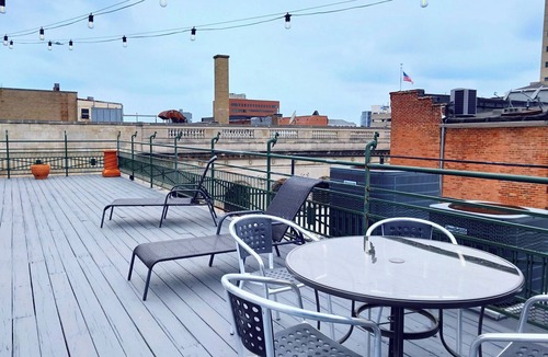 Evansville Apartment | Studio with a View and Deck Overlooking Downtown Evansville