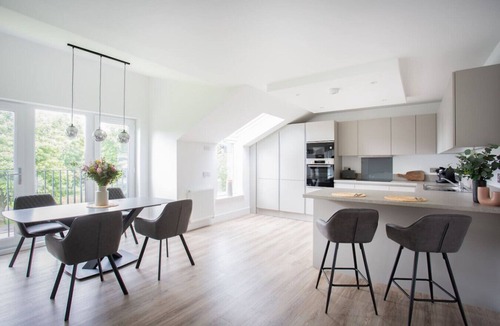 Balloch Apartment | Stunning 2 bed Penthouse Apartment at Loch Lomond