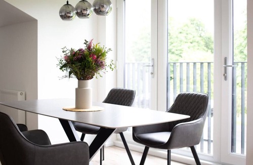 Balloch Apartment | Stunning 2 bed Penthouse Apartment at Loch Lomond