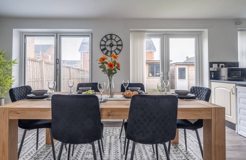 Gateshead House | Stunning 3 bed 3 bath detached house l Pool Table l Private Parking l Fast WiFi
