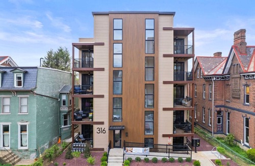 Shadyside Apartment | Stunning 3BR Penthouse Suite| 2 decks| A+ Location