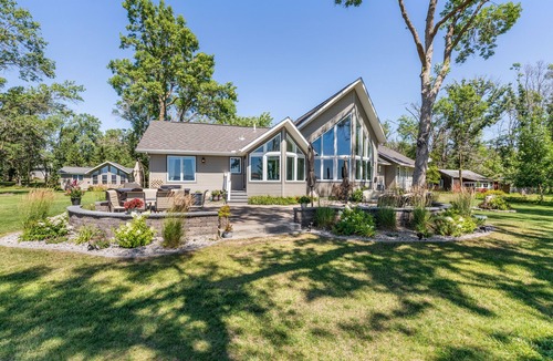 Brainerd Cabin | Stunning 4 Bedroom Lake Home close to everything!