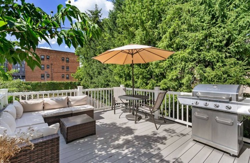 Shadyside House | Stunning 4-story Home | Sauna | Parking | Walkable