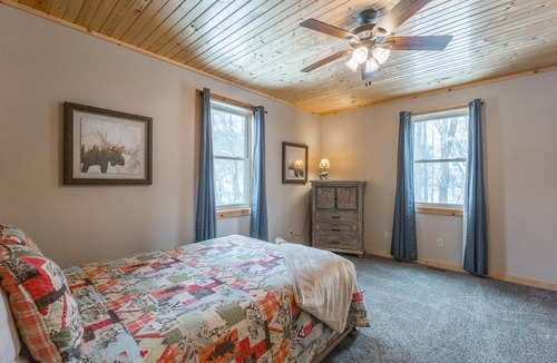Rockbridge Cabin | Stunning 7 bedroom lodge with in-ground pool! Just minutes from Cantwell Cliffs!
