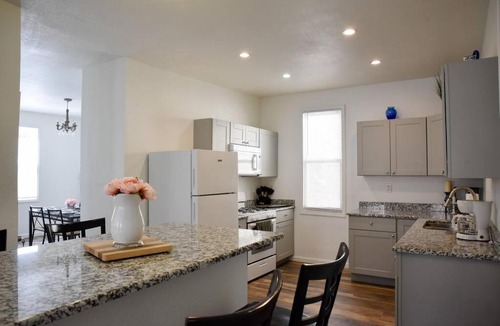 Crafton House | Stunning Big Home Near Downtown North Shore & More