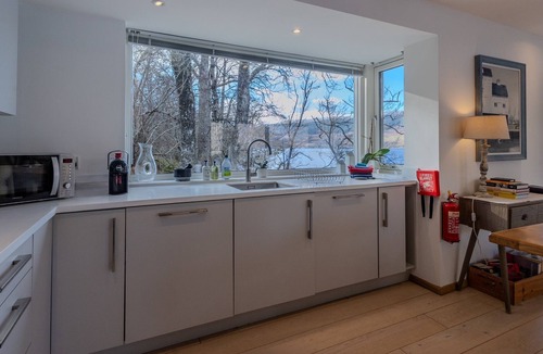 Loch Tay House | Stunning Boathouse with hot tub and sauna in Highland Scotland