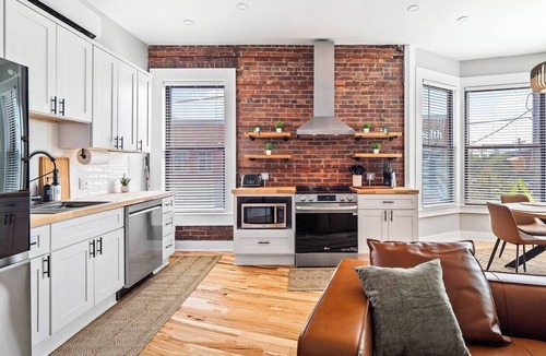 Detroit - Shoreway Apartment | Stunning Boho Apt in Ohio City