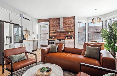 Detroit - Shoreway Apartment | Stunning Boho Apt in Ohio City