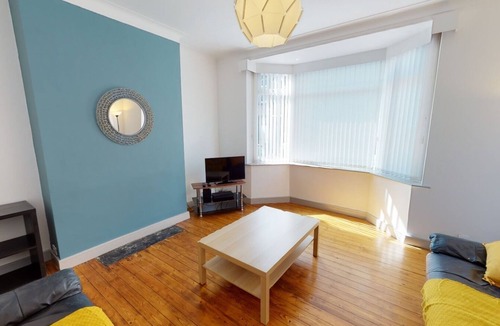 Sunderland House | Stunning City Centre-Uni Town House