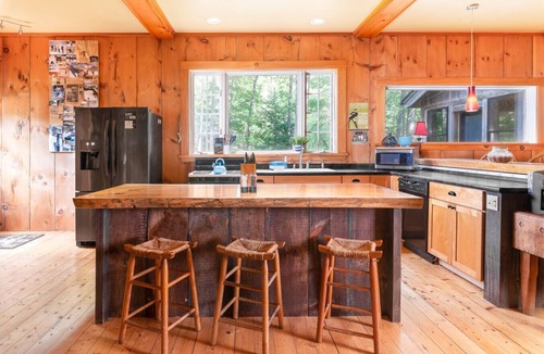 Intervale House | Stunning custom bld-riverside-pet/family friendly
