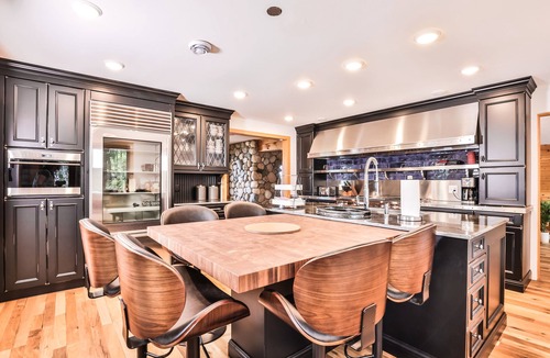 Woodruff House | Stunning lakefront house with kayaks, paddleboard & washer/dryer