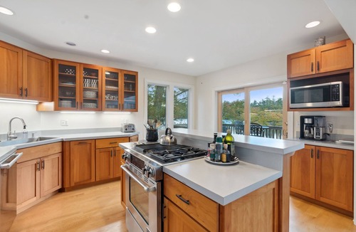 South Sanford House | Stunning Lakefront Home