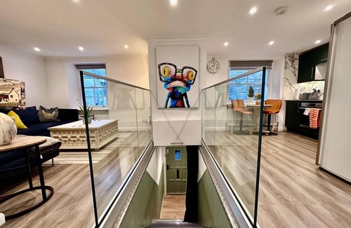 South Queensferry Apartment | Stunning Loft Apartment on the High Street - Bridge Views