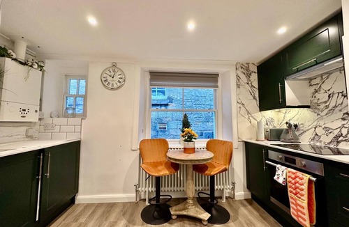 South Queensferry Apartment | Stunning Loft Apartment on the High Street - Bridge Views