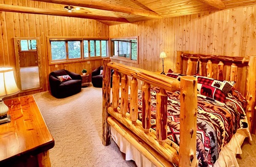 Presque Isle House | Stunning Log Cabin + Bunkhouse on Grand Lake w/kayaks