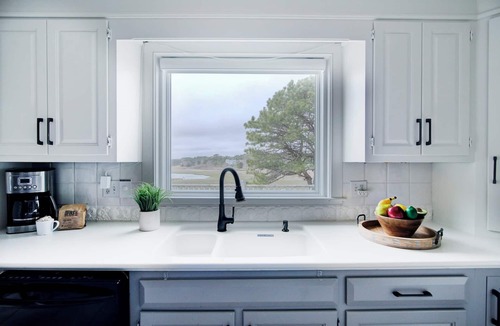 South Chatham House | Stunning Marsh Views, Near Pleasant Street Beach!