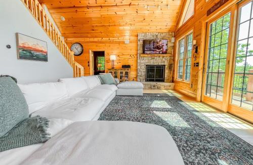 McHenry Villa | Stunning Modern Cabin of Your Dreams Hot Tub Lake Access