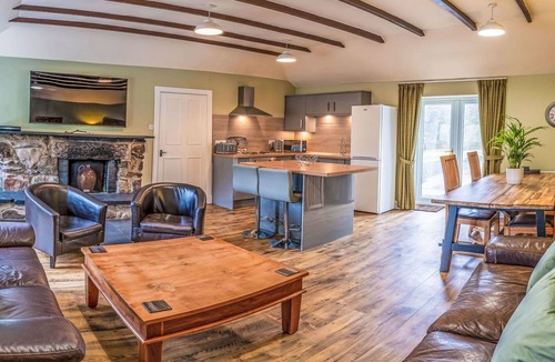 Blairgowrie House | Stunning private villa for 6 people with hot tub, WIFI, TV and panoramic view