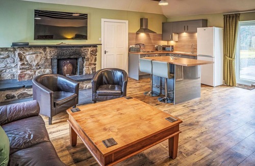 Blairgowrie House | Stunning private villa for 6 people with hot tub, WIFI, TV and panoramic view
