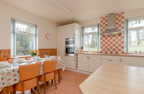Maybole House | Stunning private villa for 6 people with WIFI, TV, pets allowed and panoramic view