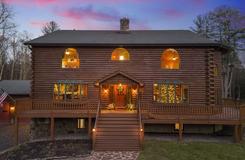 New Hartford House | Stunning Retreat on 62 Acres, 7000 sq ft, Pool and Hot Tub