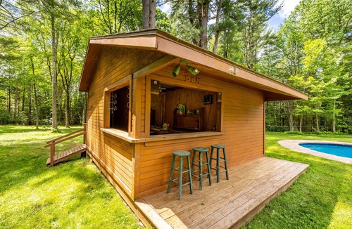 New Hartford House | Stunning Retreat on 62 Acres, 7000 sq ft, Pool and Hot Tub