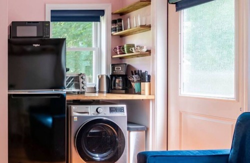 Manomet House | Stunning seaside studio, walk to beach, romantic getaway for 2