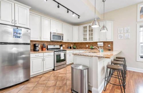 Shadyside Apartment | Stunning Shadyside 2 BR suite, First floor Unit in Walkable area