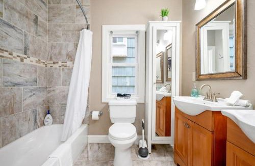 Shadyside Apartment | Stunning Shadyside 2 BR suite, First floor Unit in Walkable area
