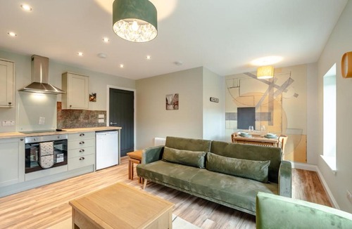 Ellemford Apartment | Stunning upper villa stay in the City!