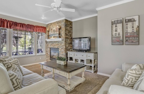 Erie House | Stunning Victorian Oasis with Privacy!