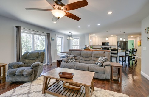 Wells House | Stunning Wells Home w/Fire Pit & Porch!