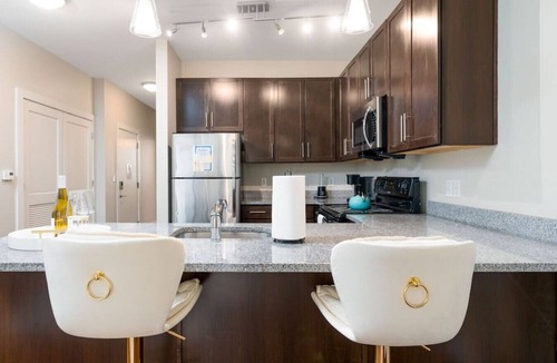 Indianapolis Apartment | Stylish 1BR in at the Crossing