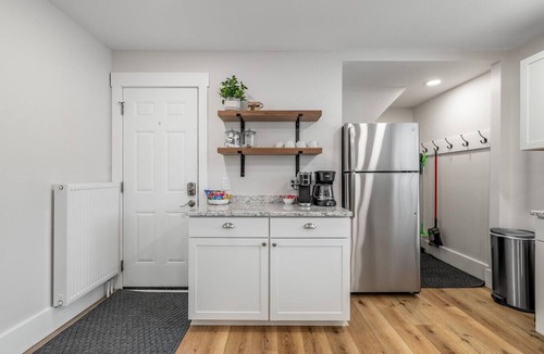 Bangor Apartment | Stylish 1BR|Walk to Downtown Bangor|Fast Wifi|Near Waterfront