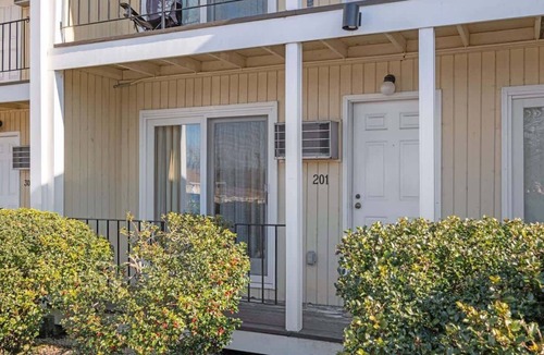 Dover Condo | Stylish 1st Flr 1Bed Condo-Close to Downtown Dover