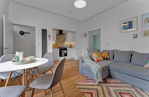 West End Villa | Stylish 2-Bed Villa · Garden · Central Edinburgh