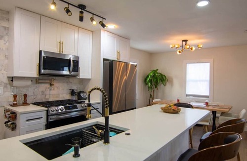 Englewood Apartment | Stylish 2bdr Englewood retreat with Private Yard