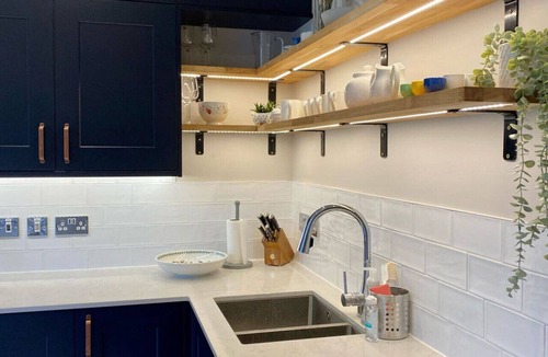 Marchmont Apartment | Stylish 3 bed 2 bath Meadows main door garden apt
