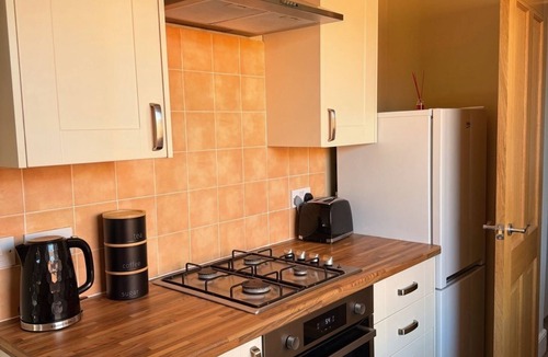 Newcastle-upon-Tyne Apartment | Stylish 3-Bed flat | Sleeps 6 | Perfect for Families, Groups & Contractors