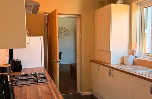 Newcastle-upon-Tyne Apartment | Stylish 3-Bed flat | Sleeps 6 | Perfect for Families, Groups & Contractors