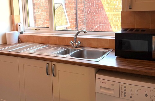Newcastle-upon-Tyne Apartment | Stylish 3-Bed flat | Sleeps 6 | Perfect for Families, Groups & Contractors