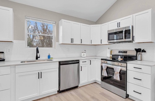 Noblesville House | Stylish 3B Noblesville Retreat, 3 min to Downtown, 15 to Ruoff, Backyard Deck