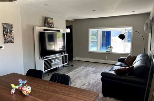 Everett House | Stylish 3BR Home Close to Campus 10min to Boston