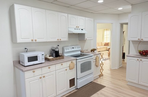 Revere House | Stylish 3BR Revere Home|Sleeps 8|Near Boston&Beach