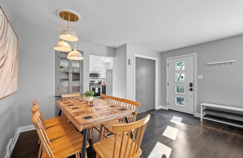 Millvale House | Stylish and Bright 3Bedroom Home, Amazing Deck, Game Room