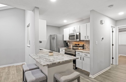 Overland Park House | Stylish and Comfortable 3-Bedroom Townhome in Overland Park with WIFI and Pool!