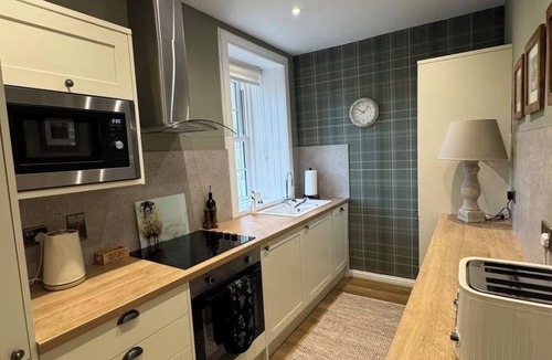 Jedburgh Apartment | STYLISH AND HOMELY APARTMENT WITH VIEWS OF JEDBURGH ABBEY
