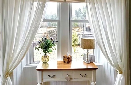 Jedburgh Apartment | STYLISH AND HOMELY APARTMENT WITH VIEWS OF JEDBURGH ABBEY
