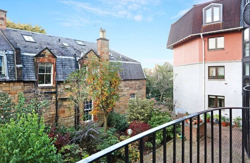 West End Apartment | Stylish Apartment near Dean Village with Parking