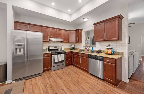 East Price Hill Condo | Stylish Apartment with Free Parking